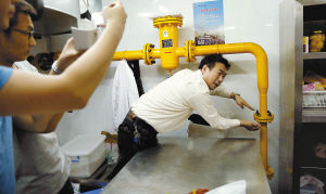 餐饮企业为省钱私拆天然气计量表